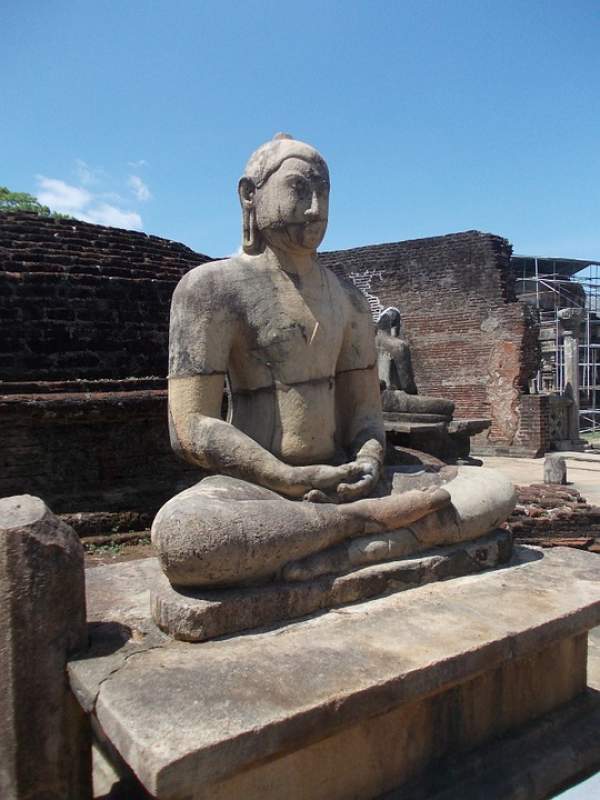 statue-bouddhiste-sri-lanka