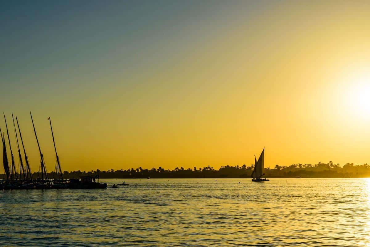 Le coucher de Soleil sur le Nil lors de votre croisière de luxe en Egypte.