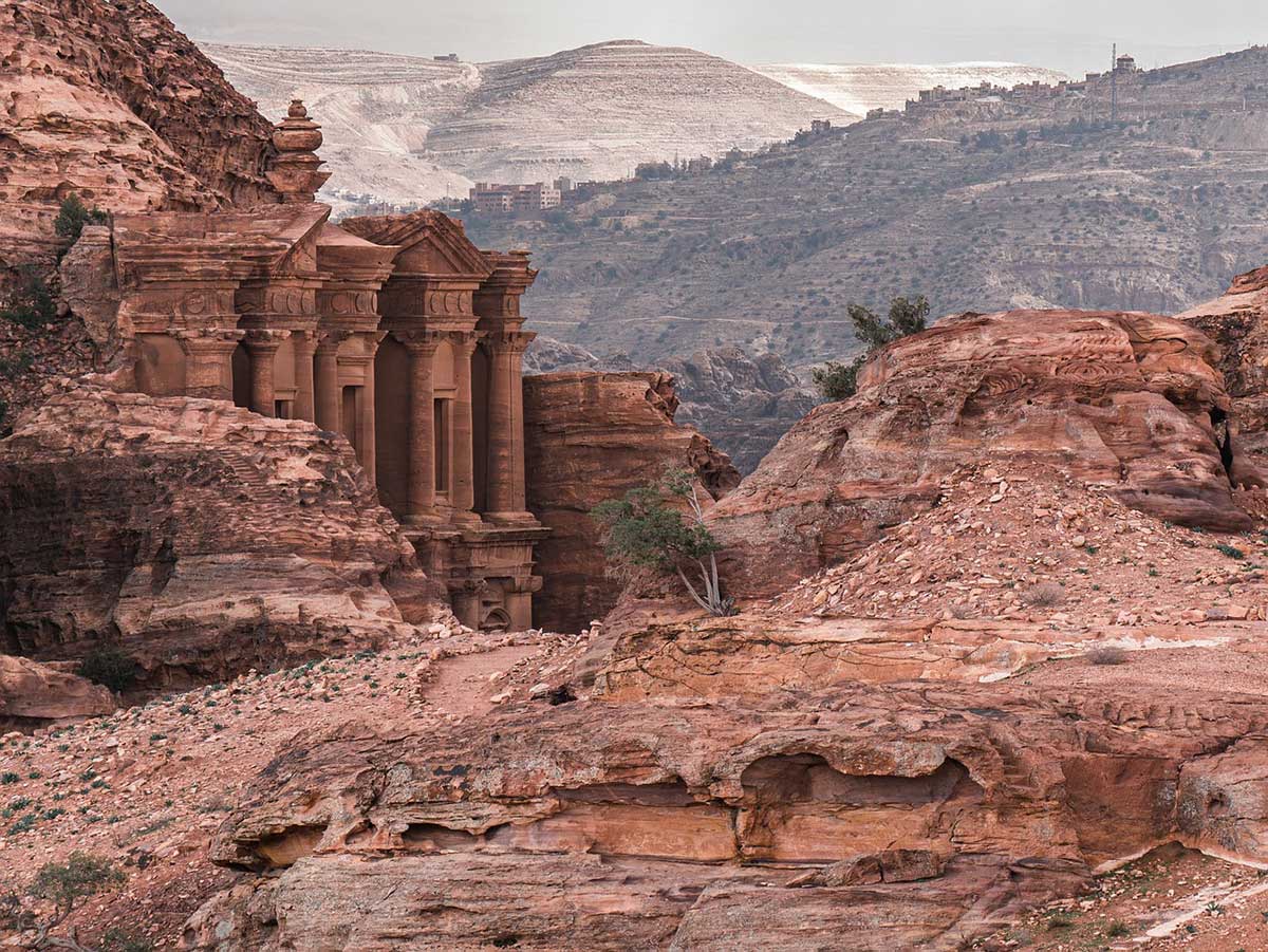 Le temple de P�tra en Jordanie, accessible depuis la mer lors d'une escale pendant votre croisi�re de luxe en M�diterrann�e.