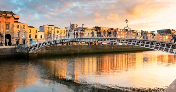 Halfpenny bridge, 1er pont payant sur la lLffey